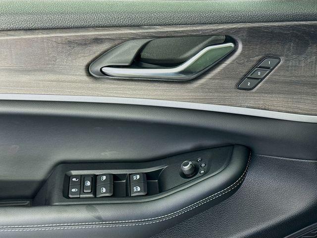 new 2025 Jeep Grand Cherokee car, priced at $48,000