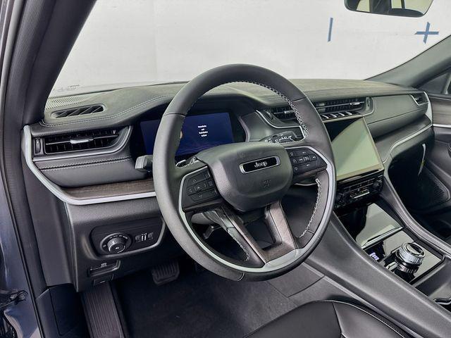 new 2025 Jeep Grand Cherokee car, priced at $48,000