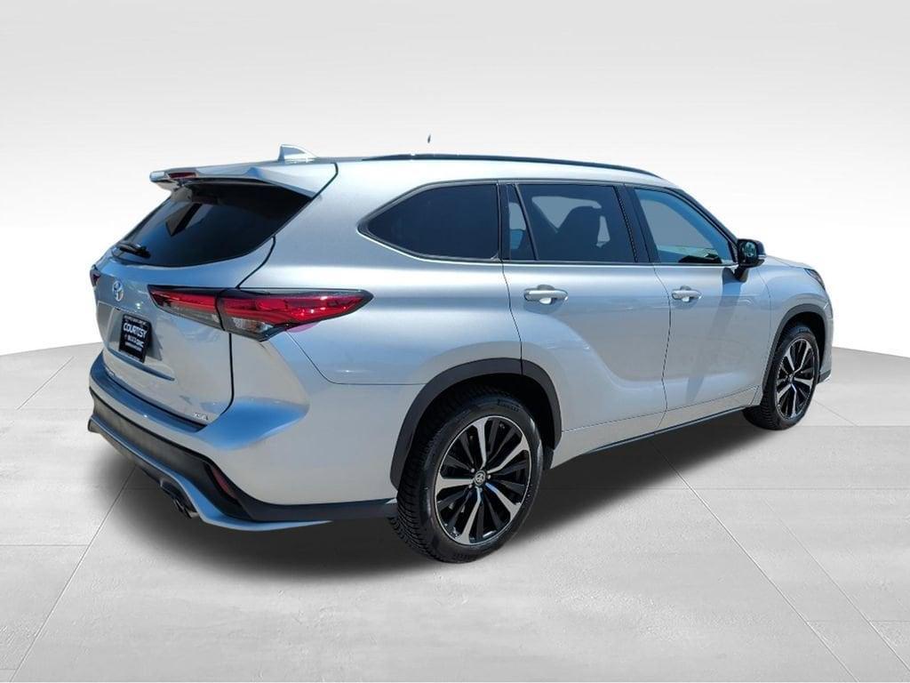 used 2021 Toyota Highlander car, priced at $30,311