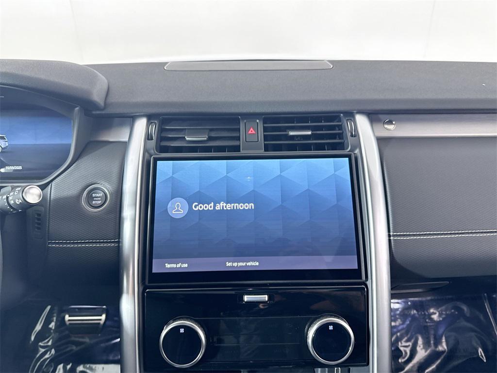 new 2026 Land Rover Discovery car, priced at $78,501