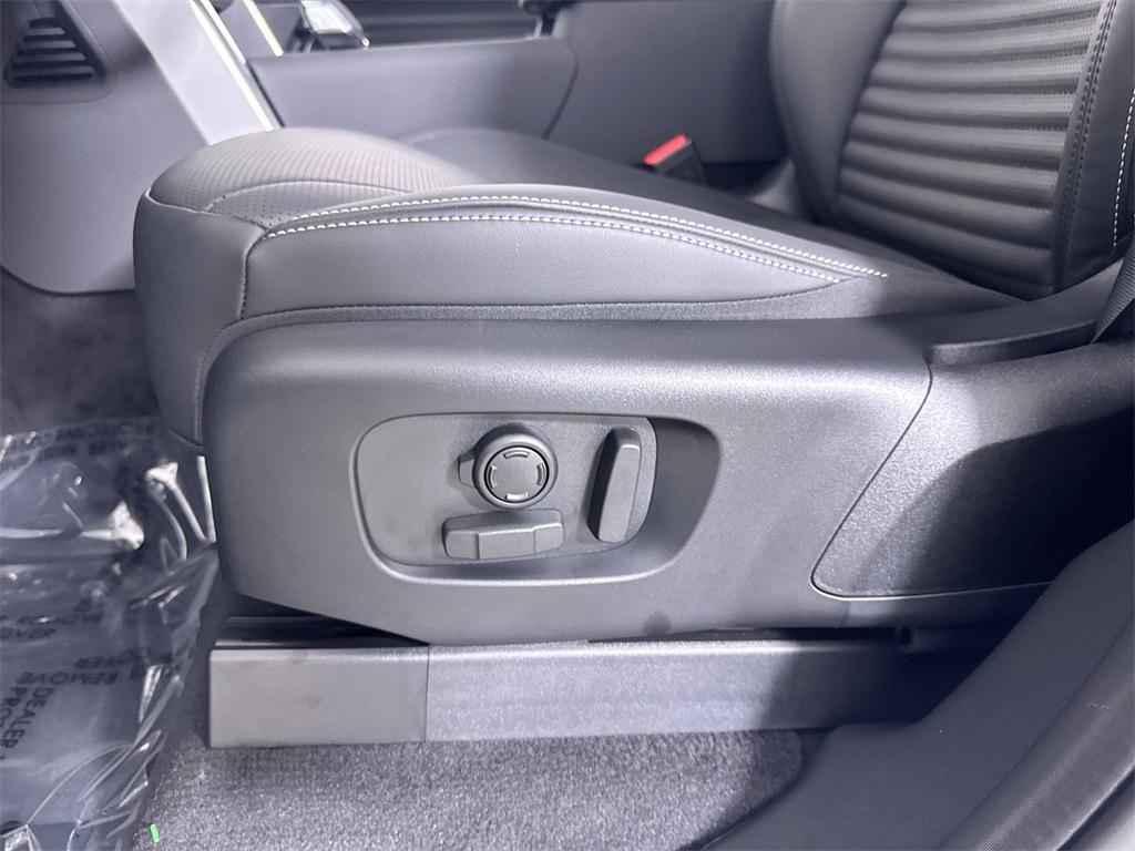 new 2026 Land Rover Discovery car, priced at $78,501