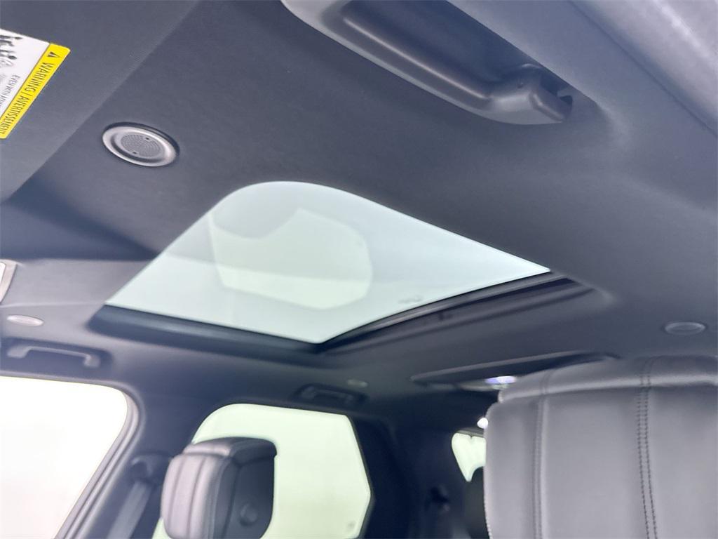 new 2026 Land Rover Discovery car, priced at $78,501