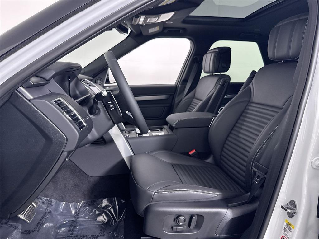 new 2026 Land Rover Discovery car, priced at $78,501