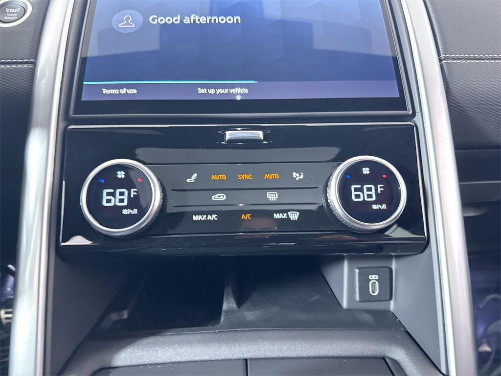 new 2026 Land Rover Discovery car, priced at $78,501