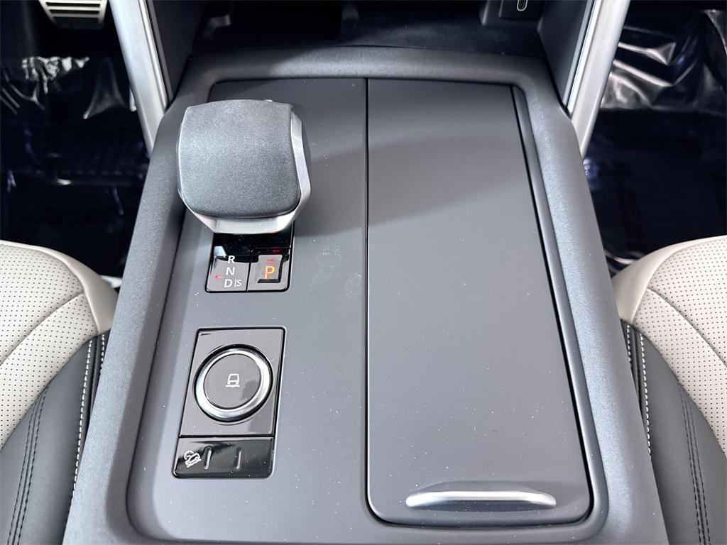 new 2026 Land Rover Discovery car, priced at $79,401