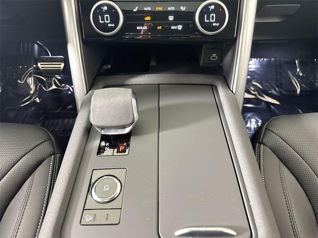 new 2025 Land Rover Discovery car, priced at $76,043