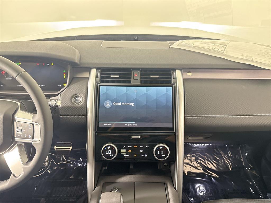 new 2025 Land Rover Discovery car, priced at $76,043