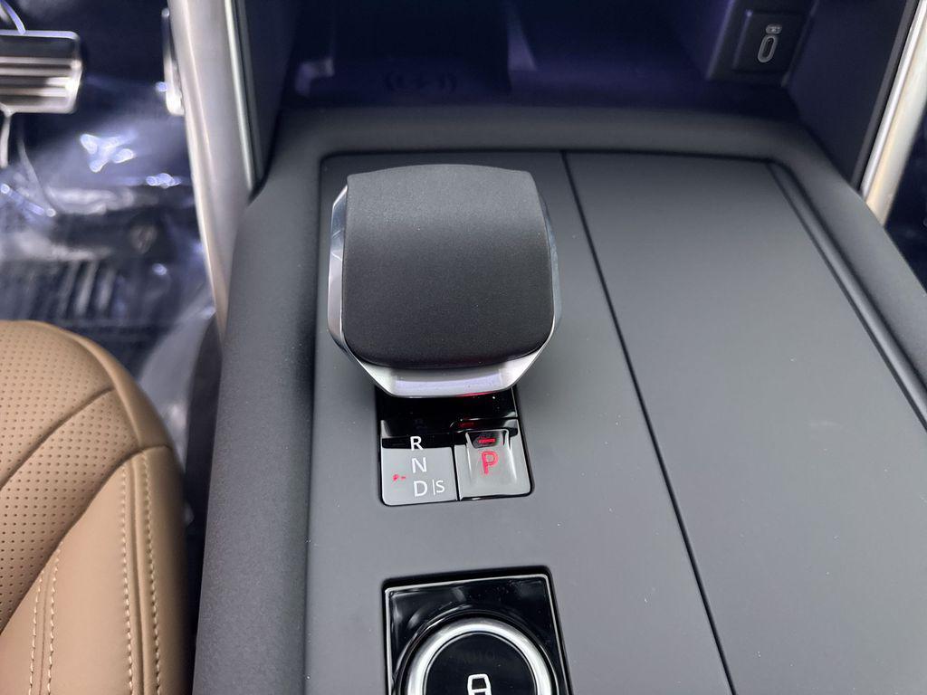 new 2026 Land Rover Discovery car, priced at $87,151