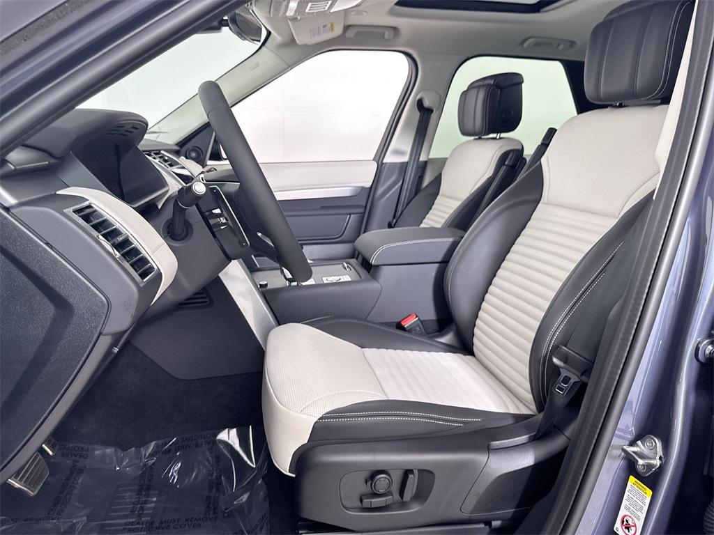 new 2026 Land Rover Discovery car, priced at $72,261