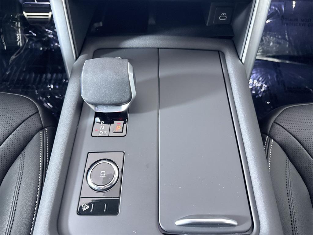 new 2025 Land Rover Discovery car, priced at $75,943