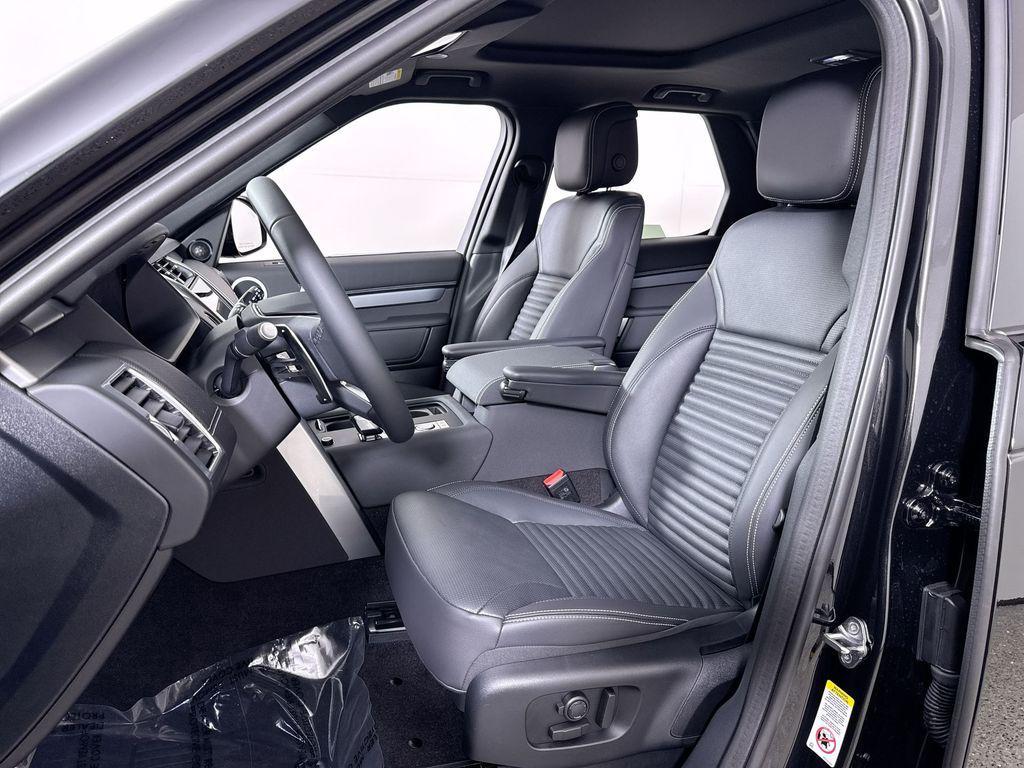 new 2026 Land Rover Discovery car, priced at $69,301
