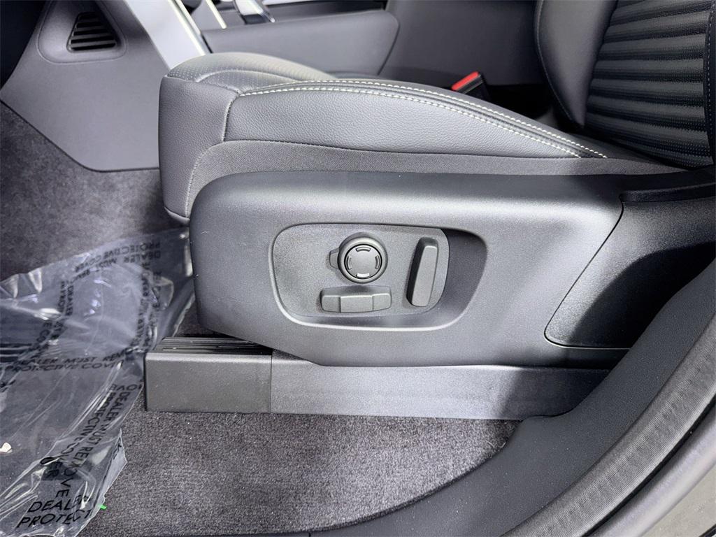 new 2026 Land Rover Discovery car, priced at $69,301