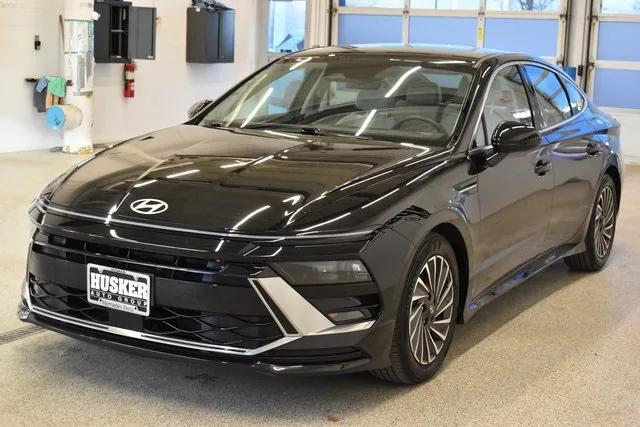 used 2025 Hyundai Sonata Hybrid car, priced at $22,498