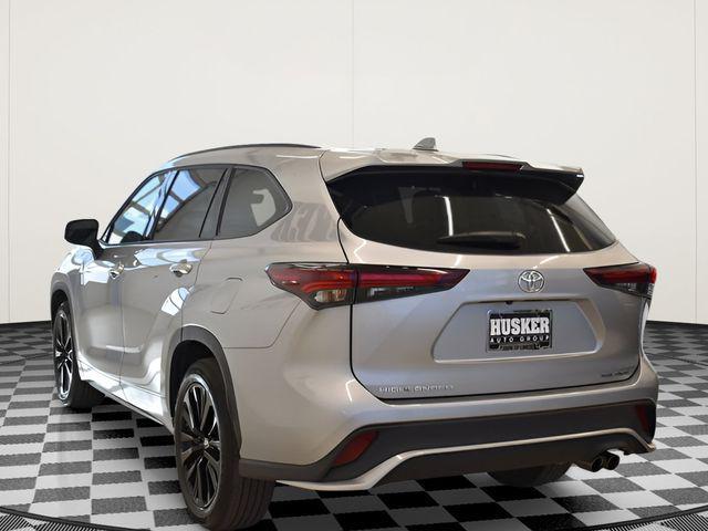 used 2025 Toyota Highlander car, priced at $43,198