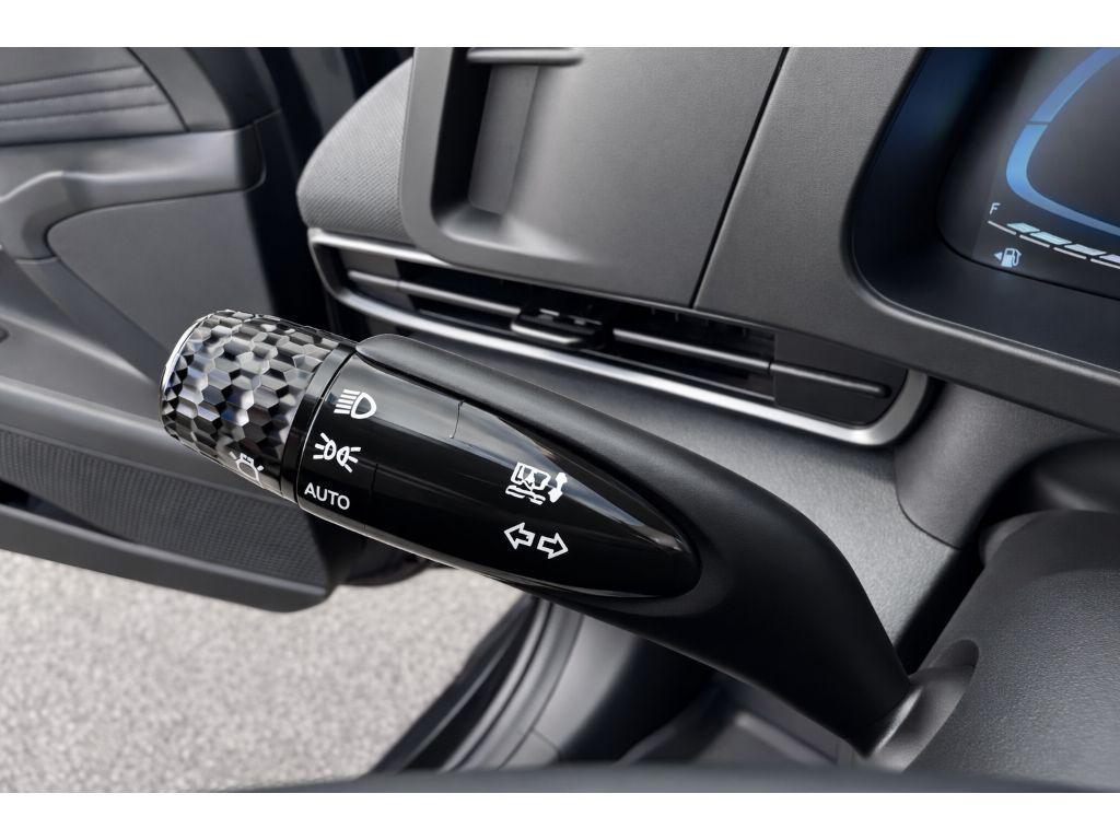 new 2025 Hyundai Elantra car, priced at $23,708