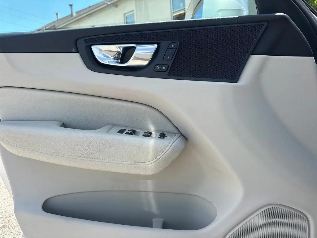 used 2020 Volvo XC60 car, priced at $22,168