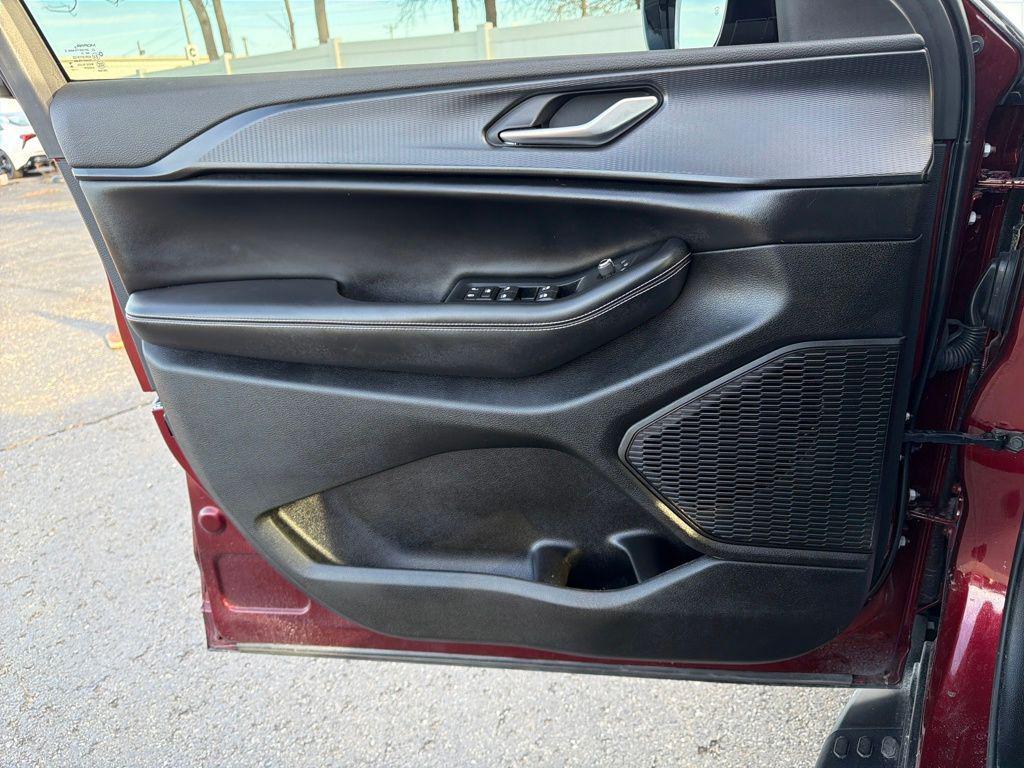 used 2023 Jeep Grand Cherokee car, priced at $31,995