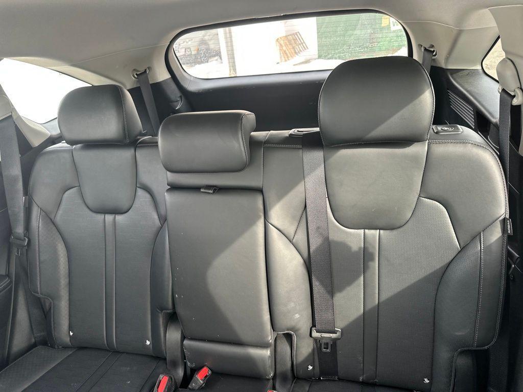 used 2024 Kia Sorento car, priced at $25,995