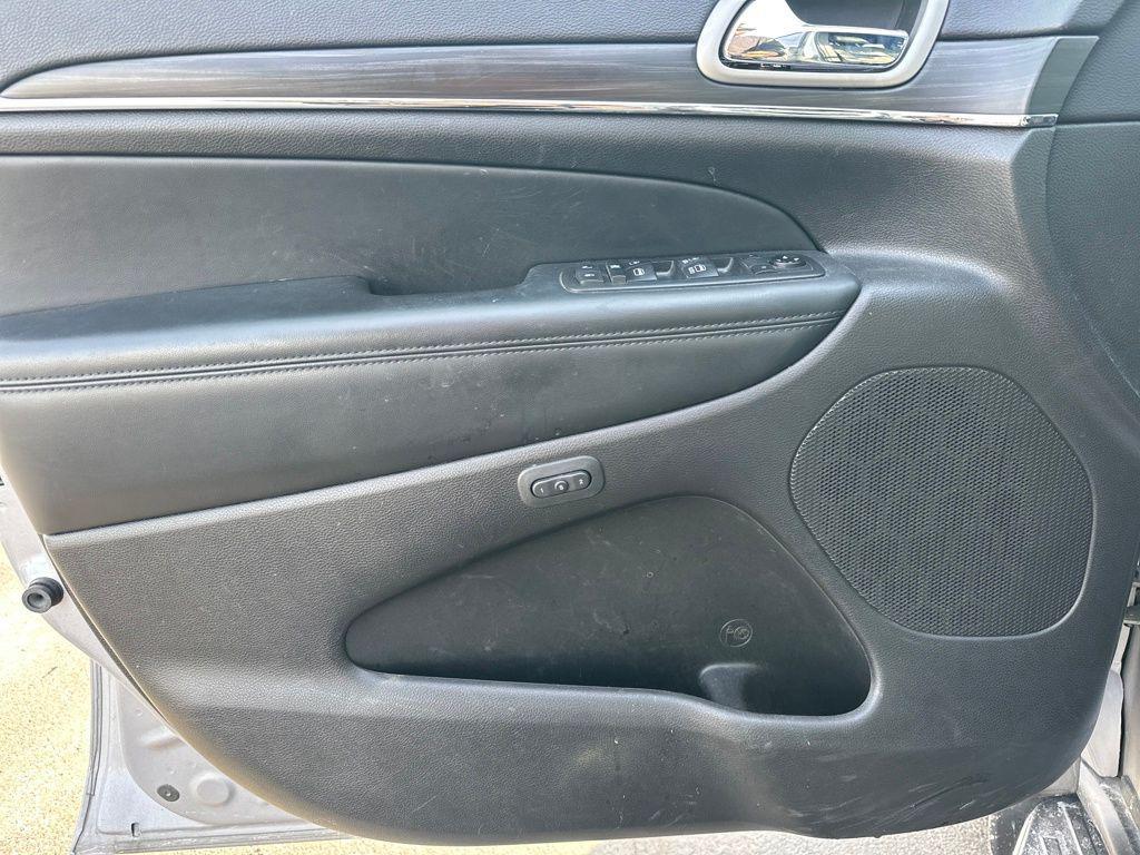 used 2021 Jeep Grand Cherokee car, priced at $23,285