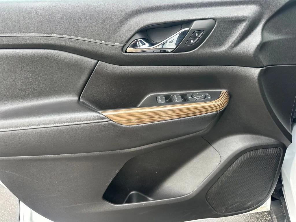 used 2022 GMC Acadia car, priced at $21,405