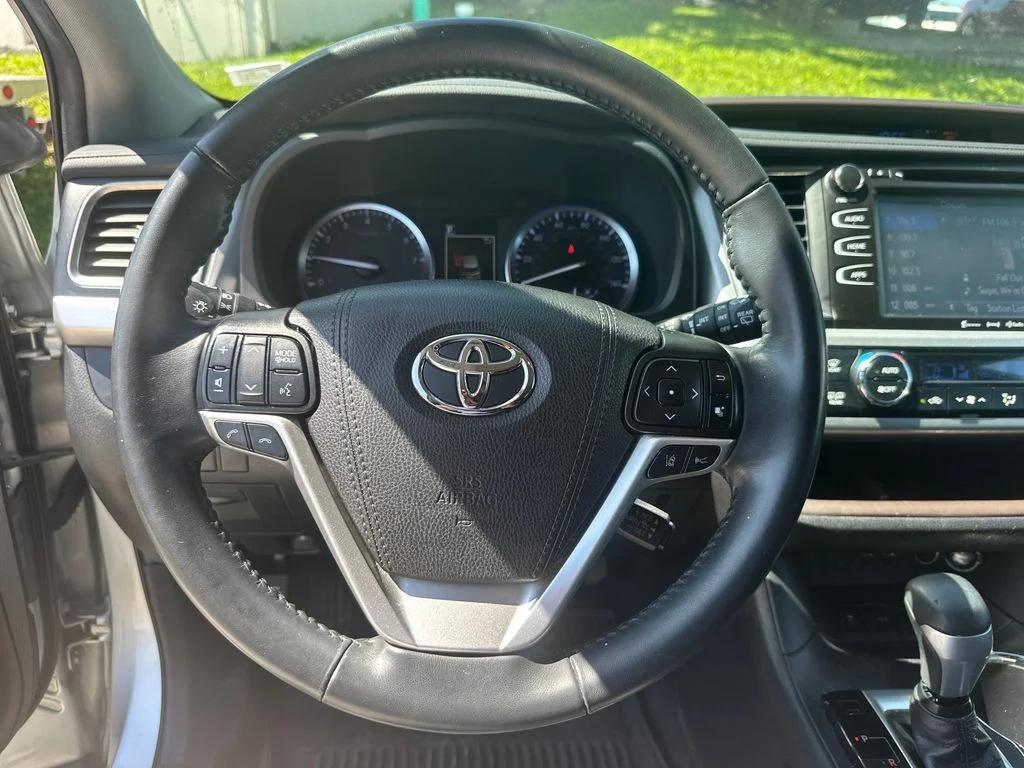 used 2019 Toyota Highlander car, priced at $26,125