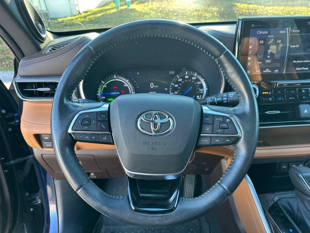 used 2021 Toyota Highlander Hybrid car, priced at $32,525