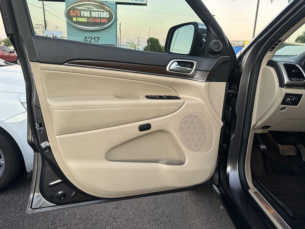 used 2015 Jeep Grand Cherokee car, priced at $12,995