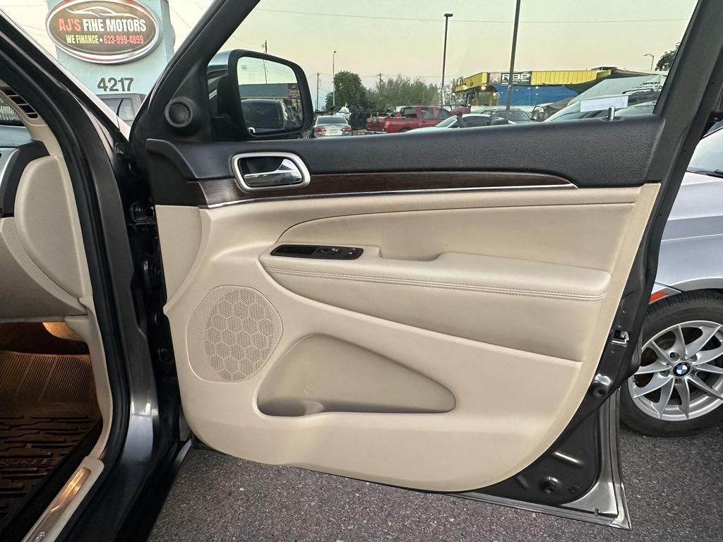 used 2015 Jeep Grand Cherokee car, priced at $12,995