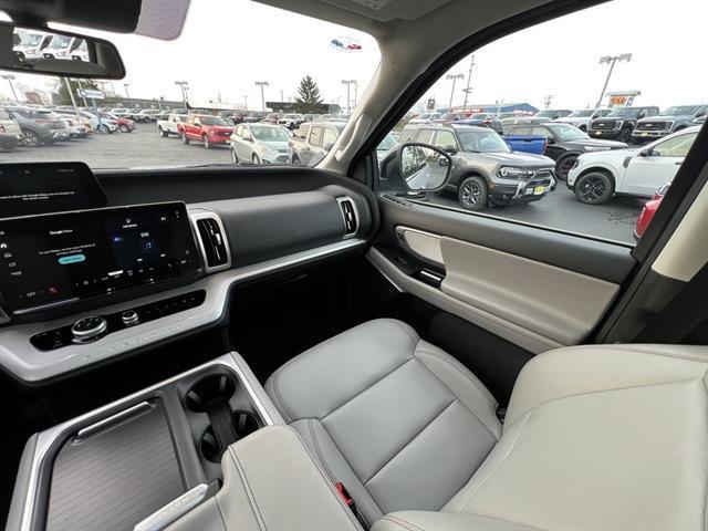 used 2025 Ford Expedition car, priced at $63,976