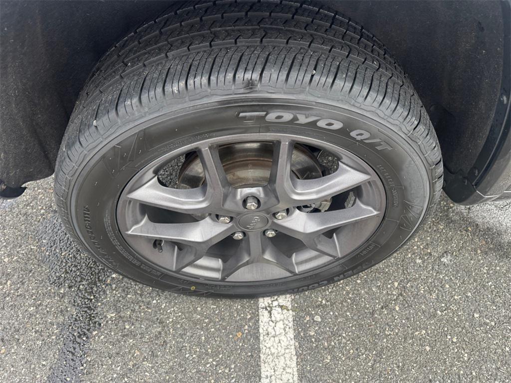 used 2021 Jeep Grand Cherokee car, priced at $27,799