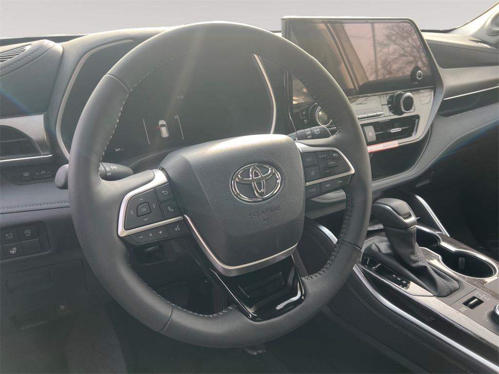 new 2026 Toyota Highlander car, priced at $52,070