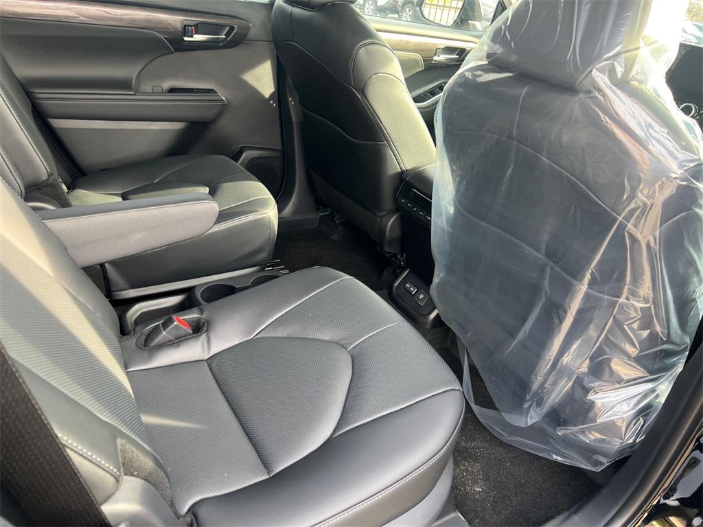 new 2026 Toyota Highlander car, priced at $52,070