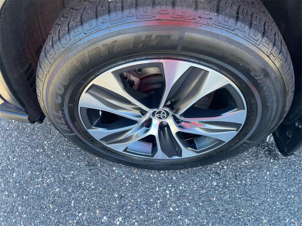 used 2022 Toyota Highlander car, priced at $27,798