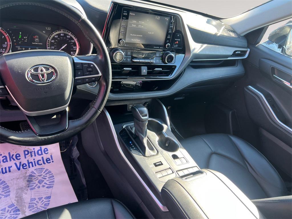 used 2022 Toyota Highlander car, priced at $27,798