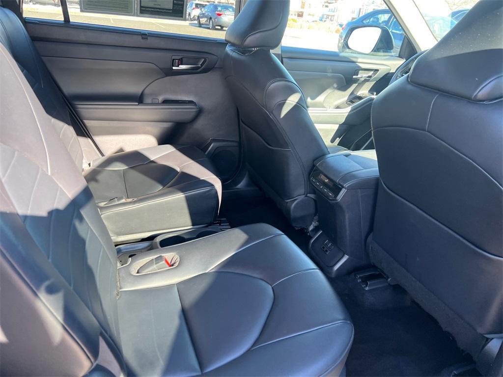 used 2022 Toyota Highlander car, priced at $27,798