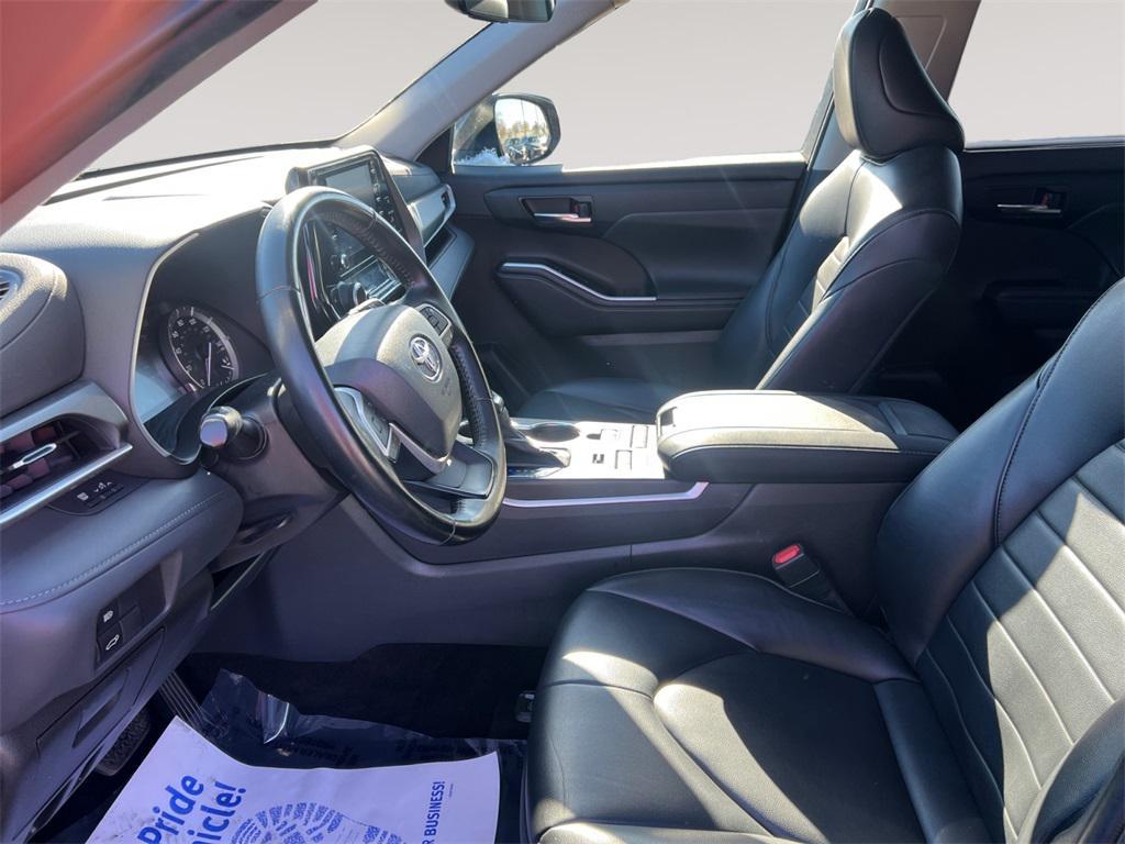 used 2022 Toyota Highlander car, priced at $27,798