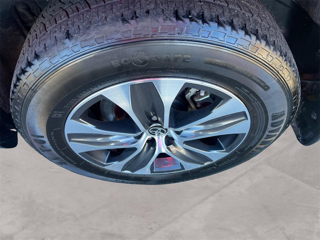 used 2022 Toyota Highlander car, priced at $27,798