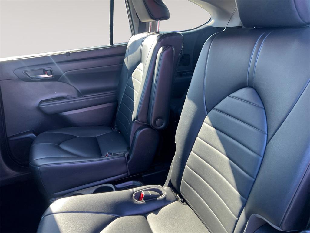 used 2022 Toyota Highlander car, priced at $27,798