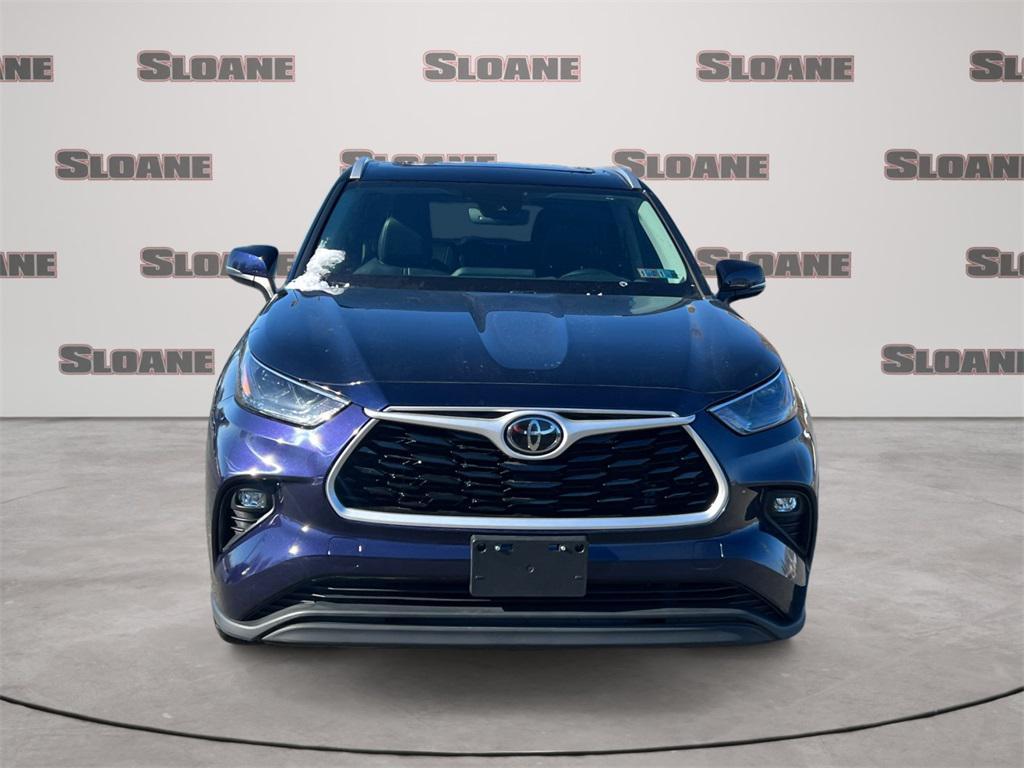 used 2022 Toyota Highlander car, priced at $27,798