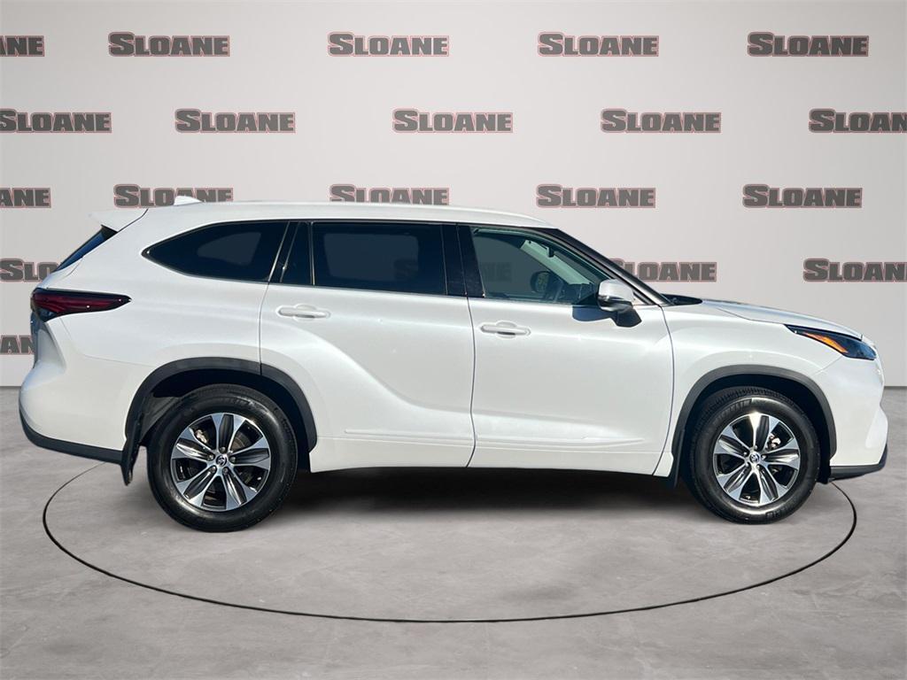 used 2022 Toyota Highlander car, priced at $38,488