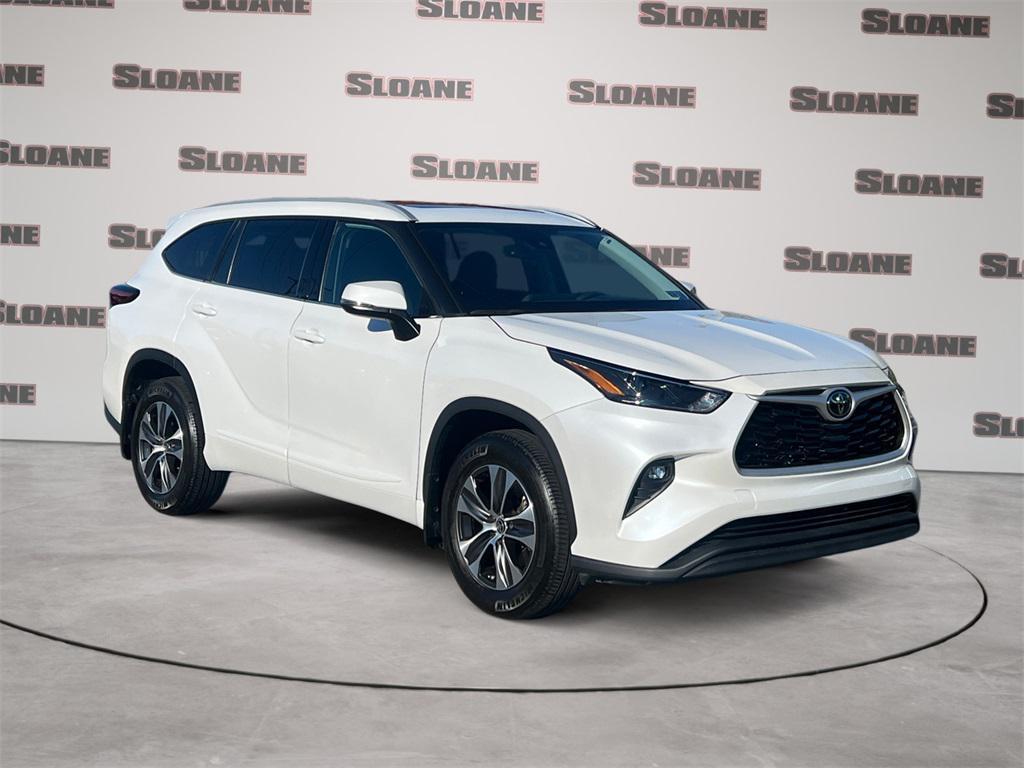 used 2022 Toyota Highlander car, priced at $38,488
