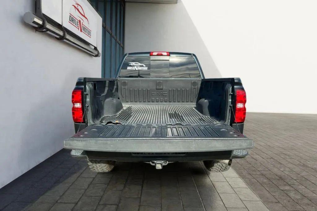 used 2018 Chevrolet Silverado 1500 car, priced at $32,984