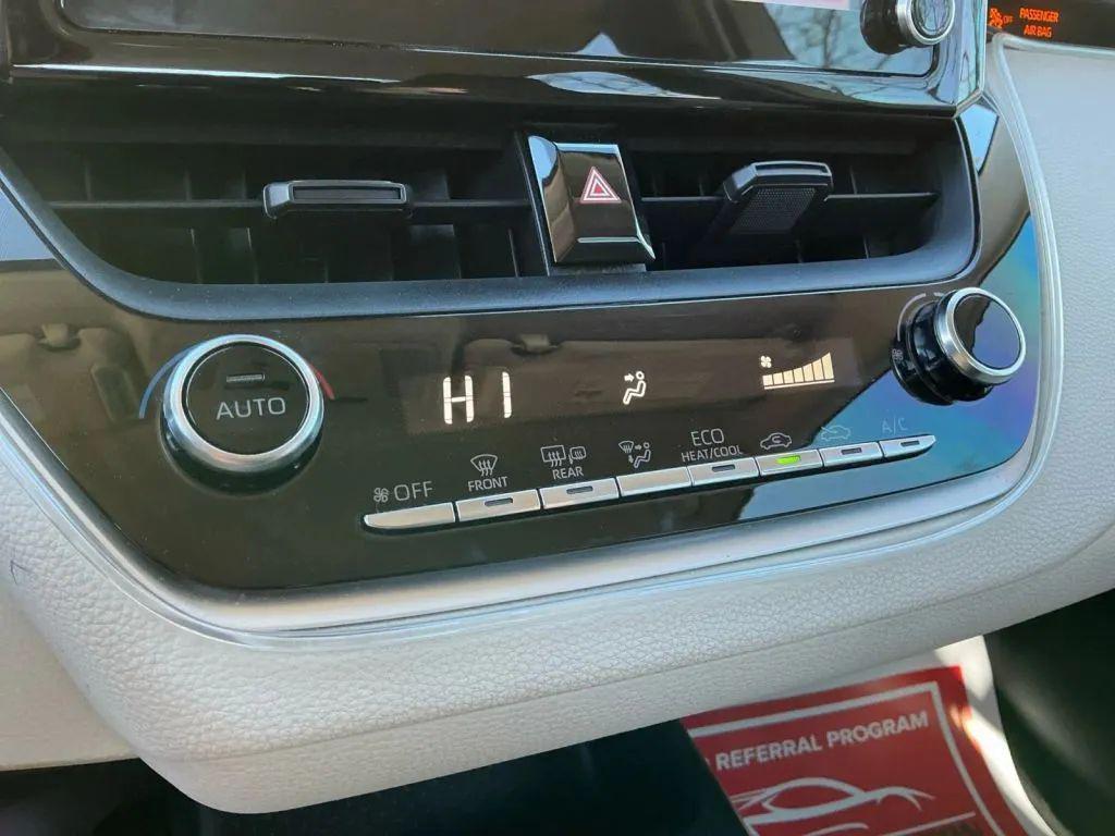 2020 Super White Toyota Corolla