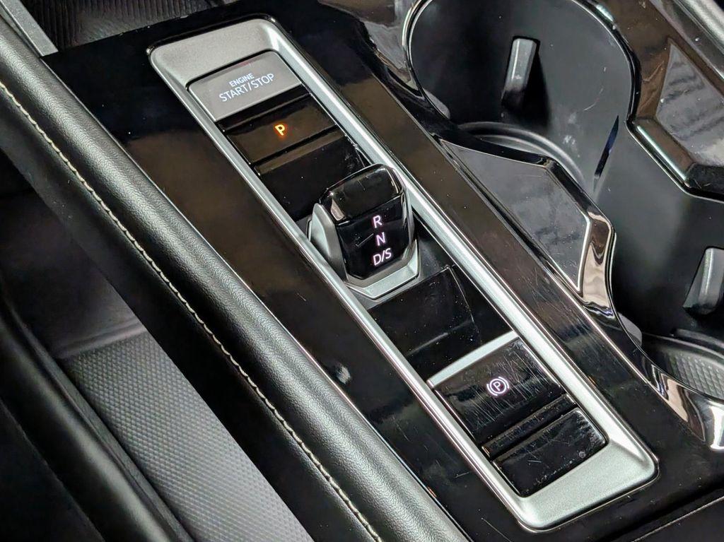 2024 Platinum Gray Metallic Volkswagen Atlas