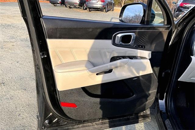 used 2023 Kia Sorento Hybrid car, priced at $24,004