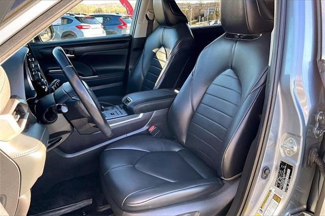 used 2021 Toyota Highlander car, priced at $33,591