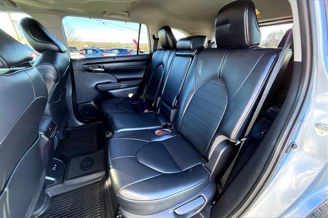 used 2021 Toyota Highlander car, priced at $33,591