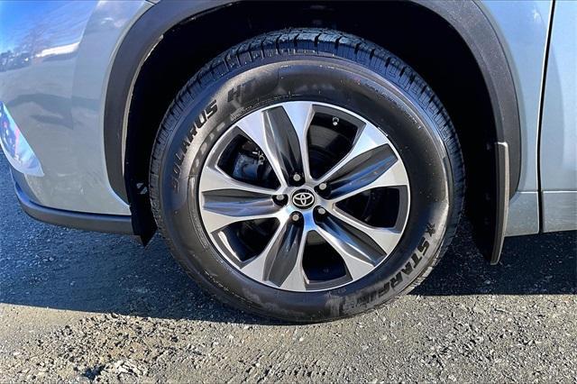 used 2021 Toyota Highlander car, priced at $33,591