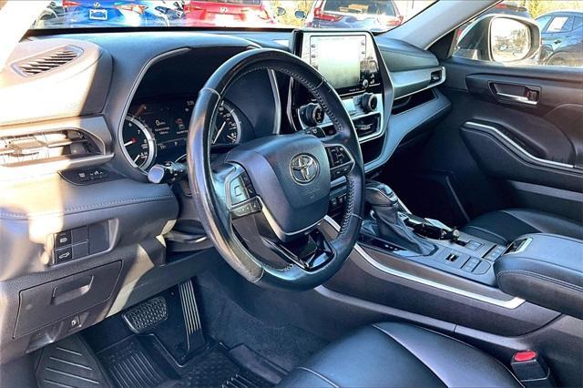used 2021 Toyota Highlander car, priced at $33,591