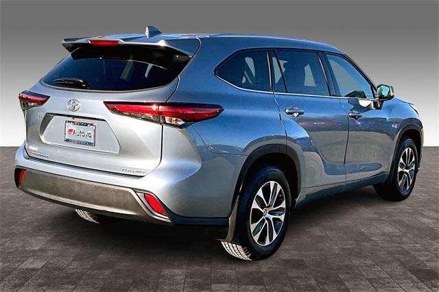 used 2021 Toyota Highlander car, priced at $33,591
